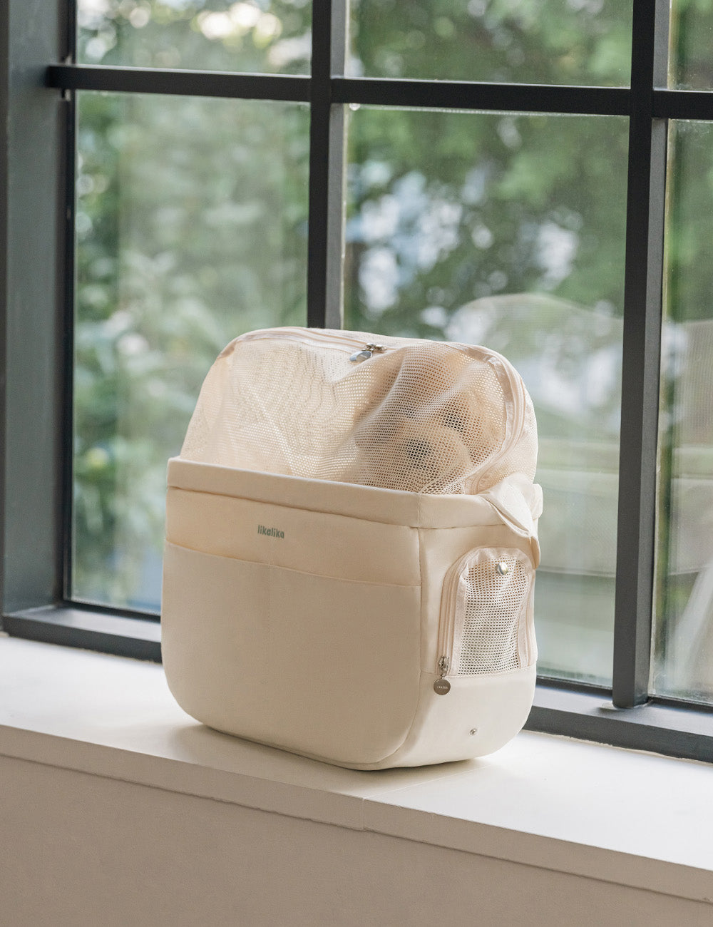 Tuntun Half-Moon Sling Bag 2 Colors